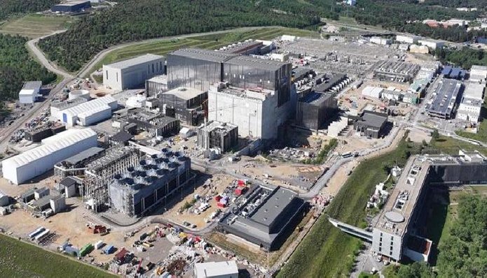 Aerial view of the ITER site at Cadarache with the Tokamak complex and Assembly Hall in the centre